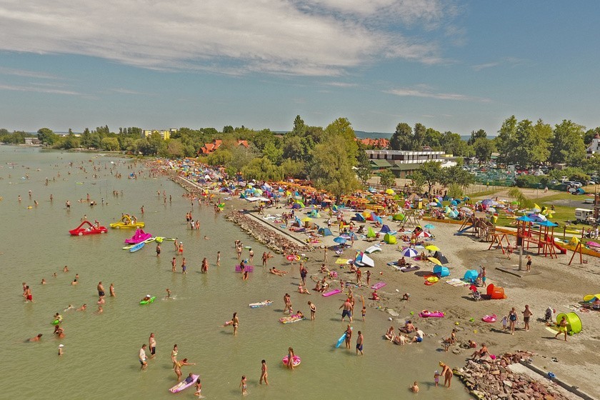 2 perce jött a hír! KÁOSZ A Balatonnál! Sok helyen menekülnek a turisták!