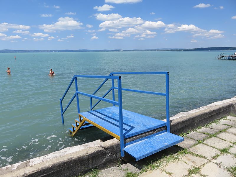 Szombaton a jó idő okán leugrottunk a Balatonra – lángosoztunk, fagyiztunk egyet – de ami ott történt, attól sokkot kapott a család és én is.. Többet nem megyünk vissza… – Rossz apa lennék?!