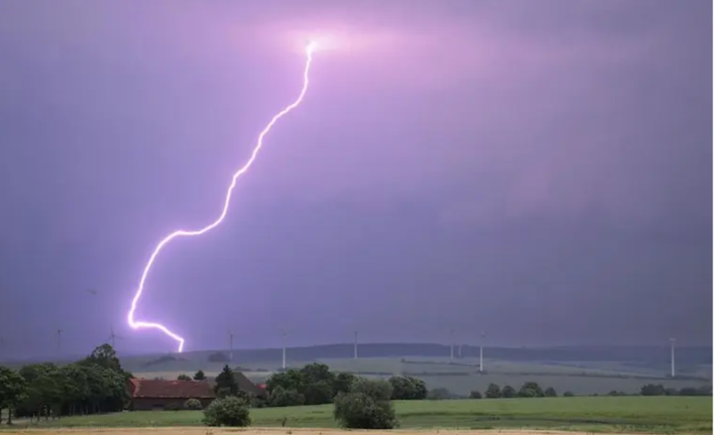 Még nincs vége! Jönnek a viharok, jégeső sincs kizárva!